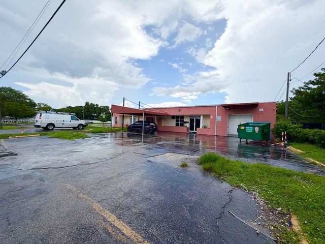 120 SW 70th Avenue, Pembroke Pines, FL 33023