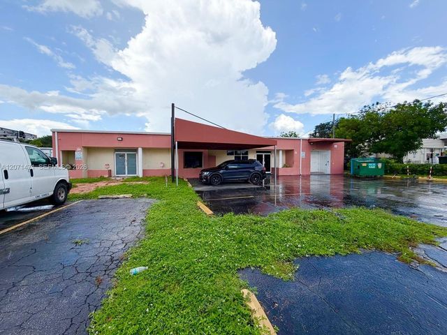 120 SW 70th Avenue, Pembroke Pines, FL 33023