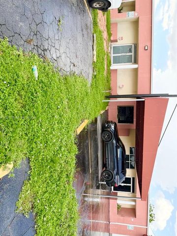 120 SW 70th Avenue, Pembroke Pines, FL 33023