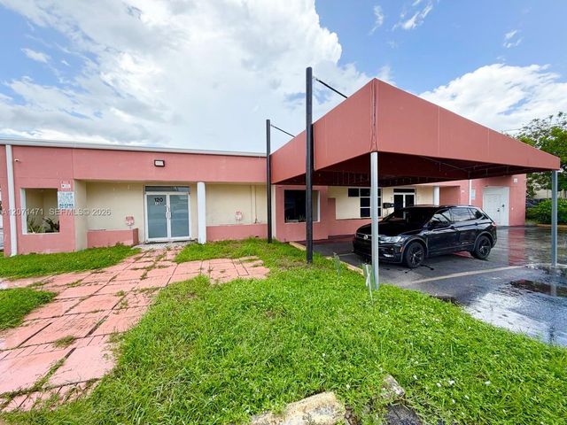 120 SW 70th Avenue, Pembroke Pines, FL 33023