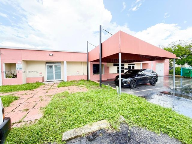 120 SW 70th Avenue, Pembroke Pines, FL 33023