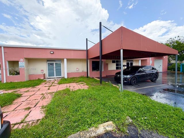 120 SW 70th Avenue, Pembroke Pines, FL 33023