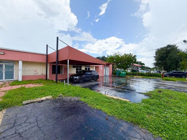 120 SW 70th Avenue, Pembroke Pines, FL 33023