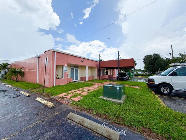 120 SW 70th Avenue, Pembroke Pines, FL 33023