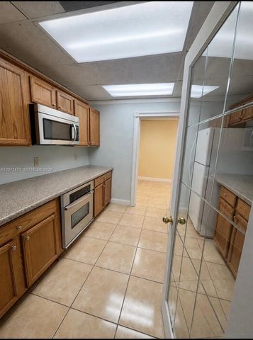 120 SW 70th Avenue, Pembroke Pines, FL 33023