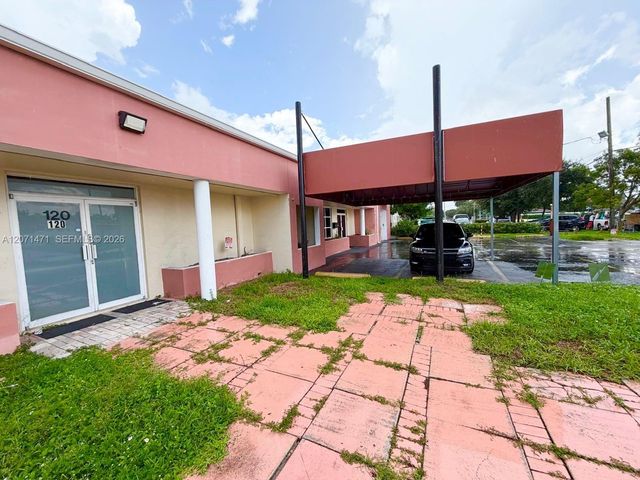 120 SW 70th Avenue, Pembroke Pines, FL 33023
