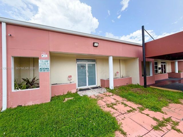 120 SW 70th Avenue, Pembroke Pines, FL 33023