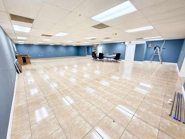 120 SW 70th Avenue, Pembroke Pines, FL 33023