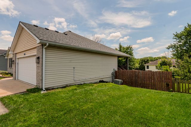 1504 WAR ADMIRAL DR, Columbia, MO 65202