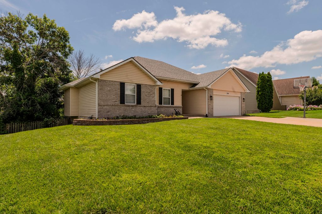 1504 WAR ADMIRAL DR, Columbia, MO 65202