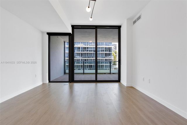 9901 W Bay Harbor Dr 402, Bay Harbor Islands, FL 33154