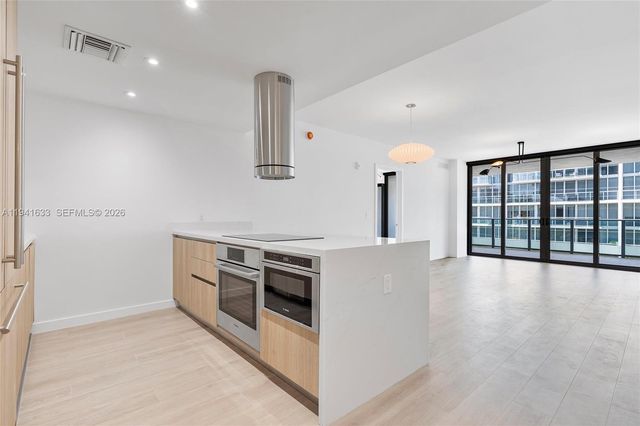 9901 W Bay Harbor Dr 402, Bay Harbor Islands, FL 33154