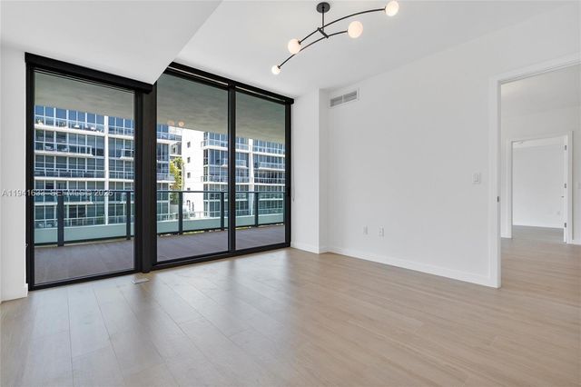 9901 W Bay Harbor Dr 402, Bay Harbor Islands, FL 33154