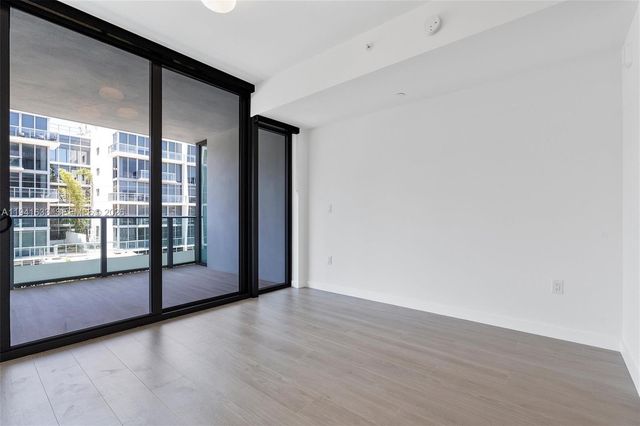 9901 W Bay Harbor Dr 402, Bay Harbor Islands, FL 33154