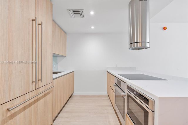 9901 W Bay Harbor Dr 402, Bay Harbor Islands, FL 33154