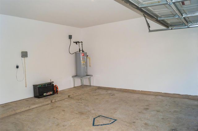 125 Clear Water Street W, Montgomery, TX 77356