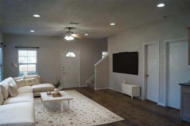 125 Clear Water Street W, Montgomery, TX 77356