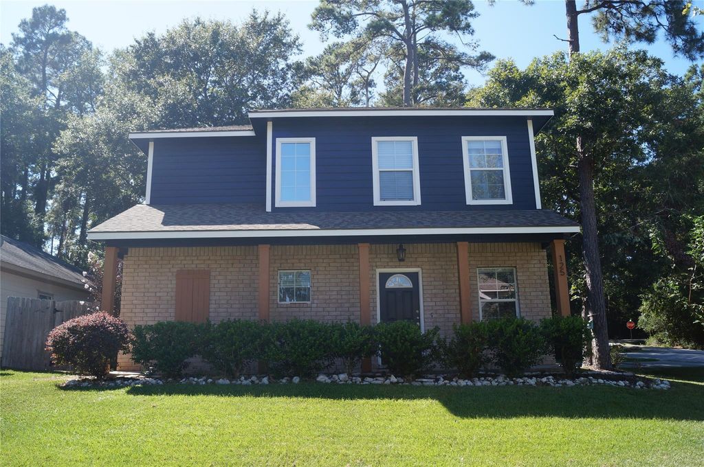 125 Clear Water Street W, Montgomery, TX 77356