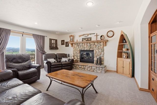 10303 N Stoneman Bluff Ln, Spokane, WA 99217