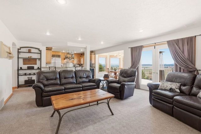 10303 N Stoneman Bluff Ln, Spokane, WA 99217