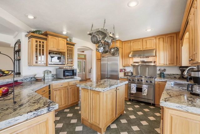 10303 N Stoneman Bluff Ln, Spokane, WA 99217