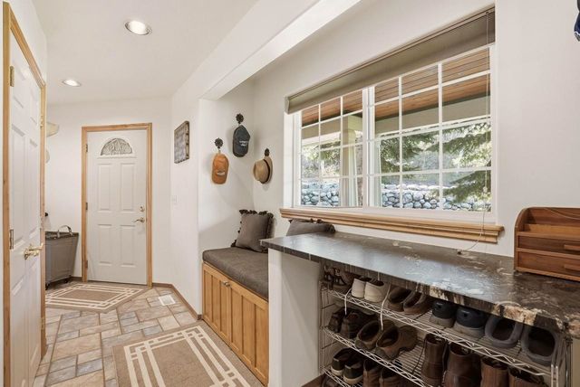 10303 N Stoneman Bluff Ln, Spokane, WA 99217
