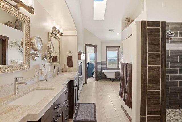 10303 N Stoneman Bluff Ln, Spokane, WA 99217