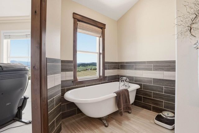 10303 N Stoneman Bluff Ln, Spokane, WA 99217