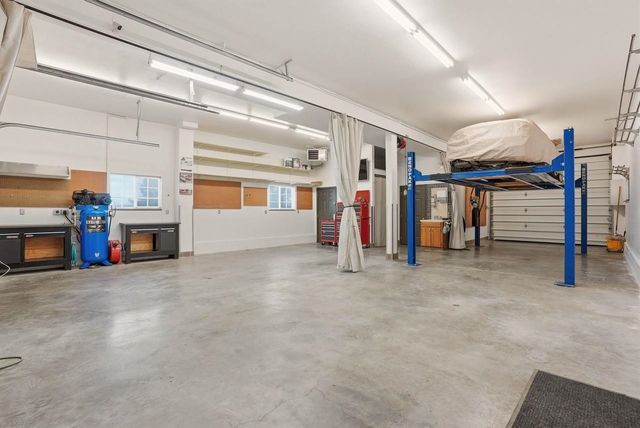 10303 N Stoneman Bluff Ln, Spokane, WA 99217