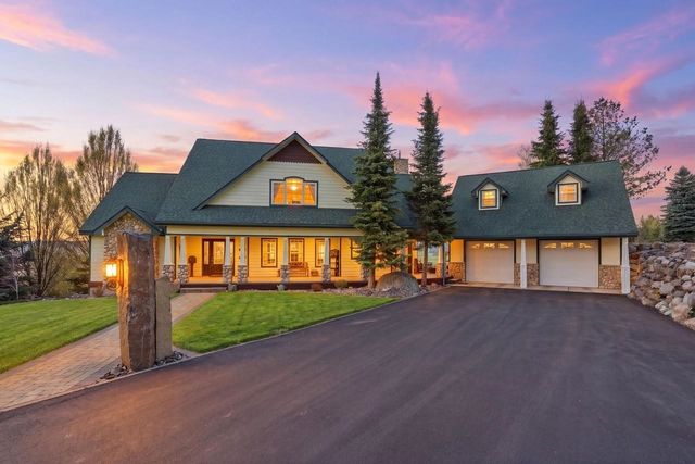 10303 N Stoneman Bluff Ln, Spokane, WA 99217