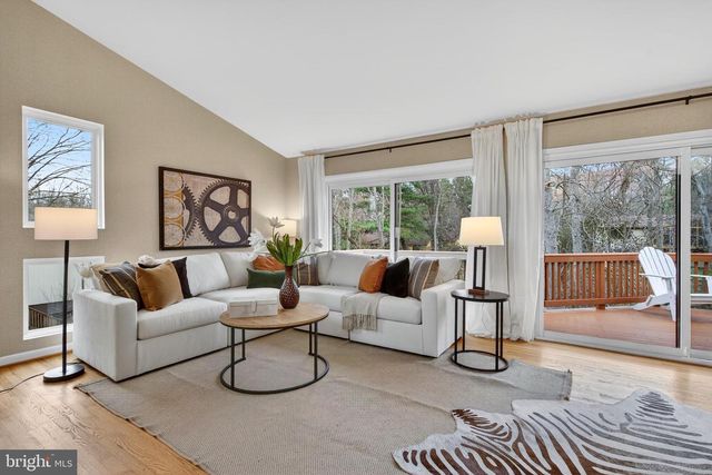 11203 LEATHERWOOD DR, Reston, VA 20191