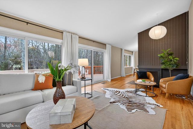 11203 LEATHERWOOD DR, Reston, VA 20191