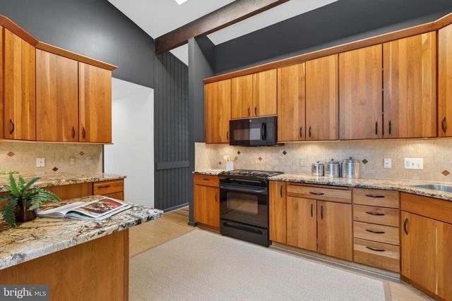 11203 LEATHERWOOD DR, Reston, VA 20191