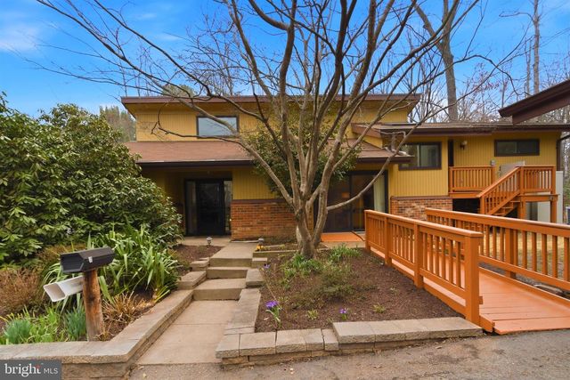 11203 LEATHERWOOD DR, Reston, VA 20191