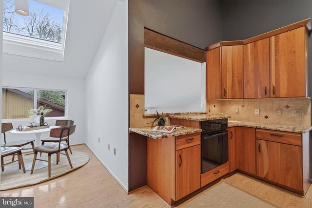 11203 LEATHERWOOD DR, Reston, VA 20191