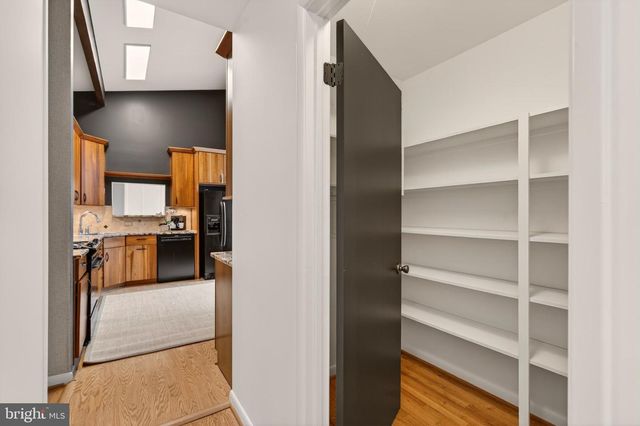 11203 LEATHERWOOD DR, Reston, VA 20191