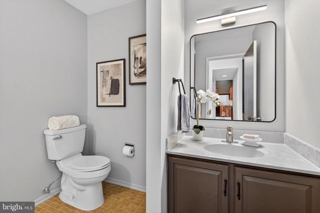 11203 LEATHERWOOD DR, Reston, VA 20191