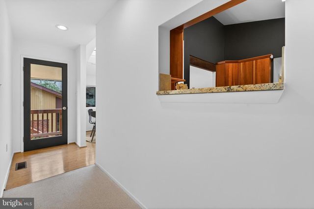 11203 LEATHERWOOD DR, Reston, VA 20191