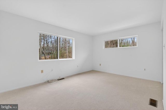 11203 LEATHERWOOD DR, Reston, VA 20191