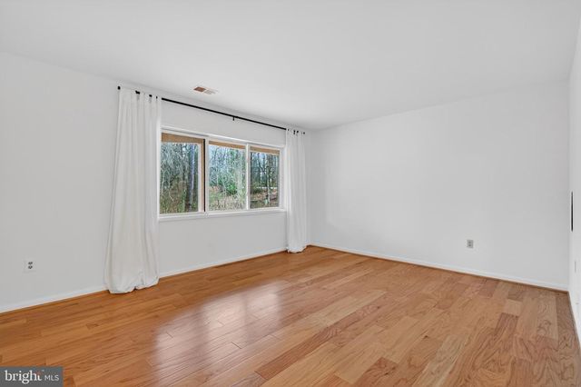 11203 LEATHERWOOD DR, Reston, VA 20191