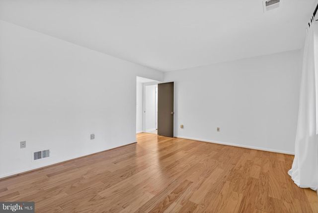 11203 LEATHERWOOD DR, Reston, VA 20191