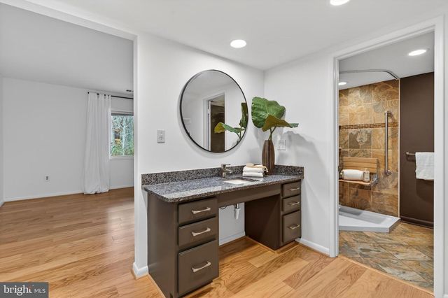 11203 LEATHERWOOD DR, Reston, VA 20191