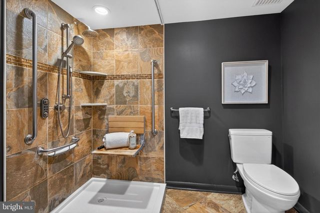 11203 LEATHERWOOD DR, Reston, VA 20191