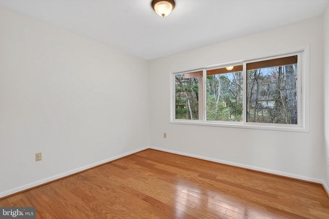 11203 LEATHERWOOD DR, Reston, VA 20191