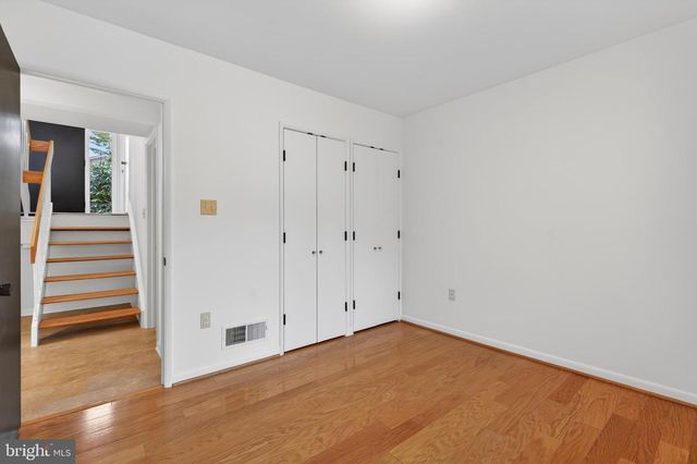 11203 LEATHERWOOD DR, Reston, VA 20191