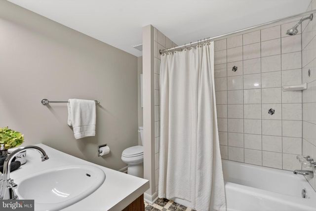 11203 LEATHERWOOD DR, Reston, VA 20191