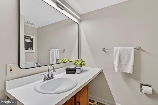 11203 LEATHERWOOD DR, Reston, VA 20191