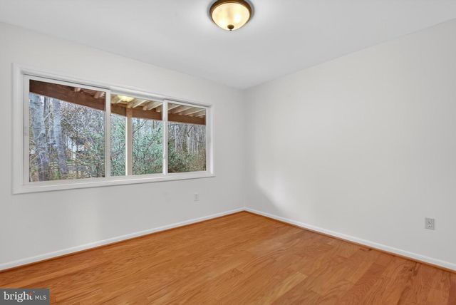 11203 LEATHERWOOD DR, Reston, VA 20191