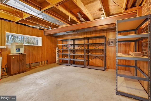 11203 LEATHERWOOD DR, Reston, VA 20191