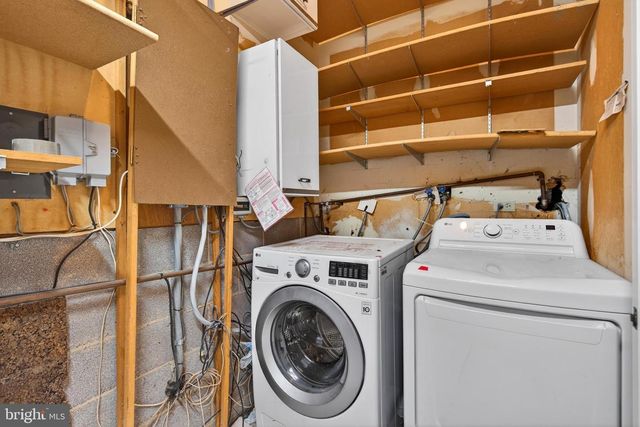 11203 LEATHERWOOD DR, Reston, VA 20191